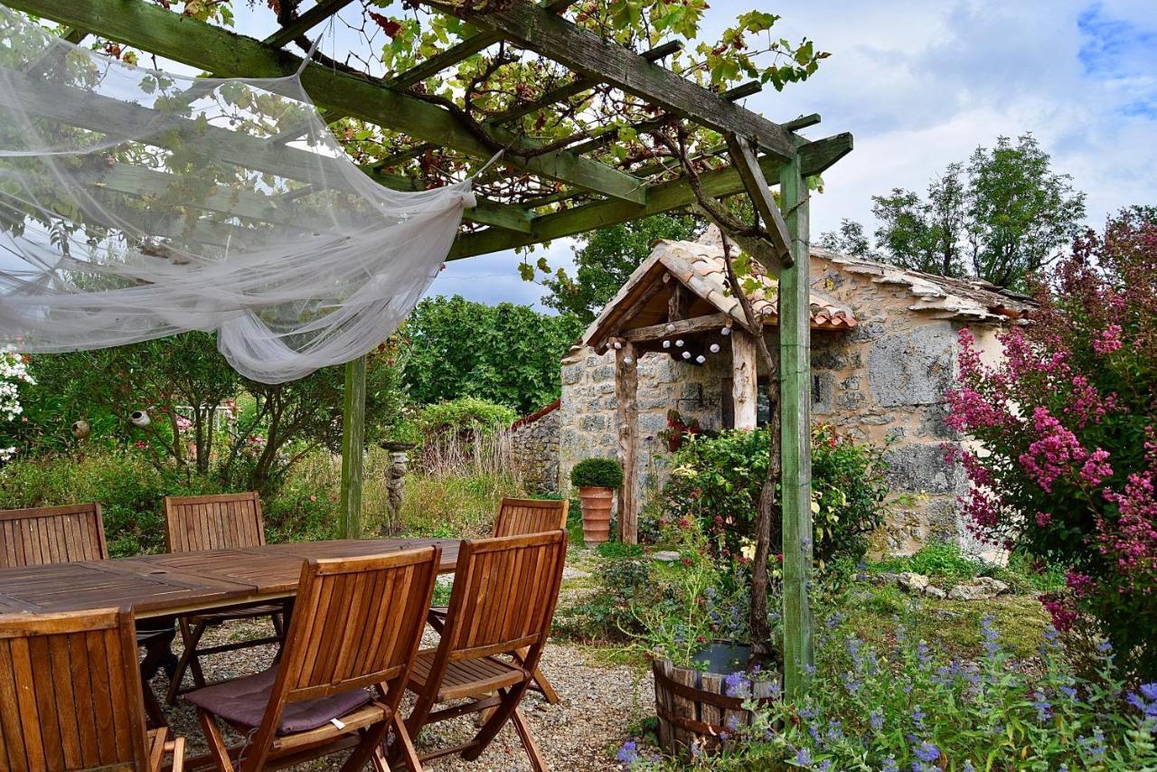 Les Gîtes Pérard Caylus Extérieur photo