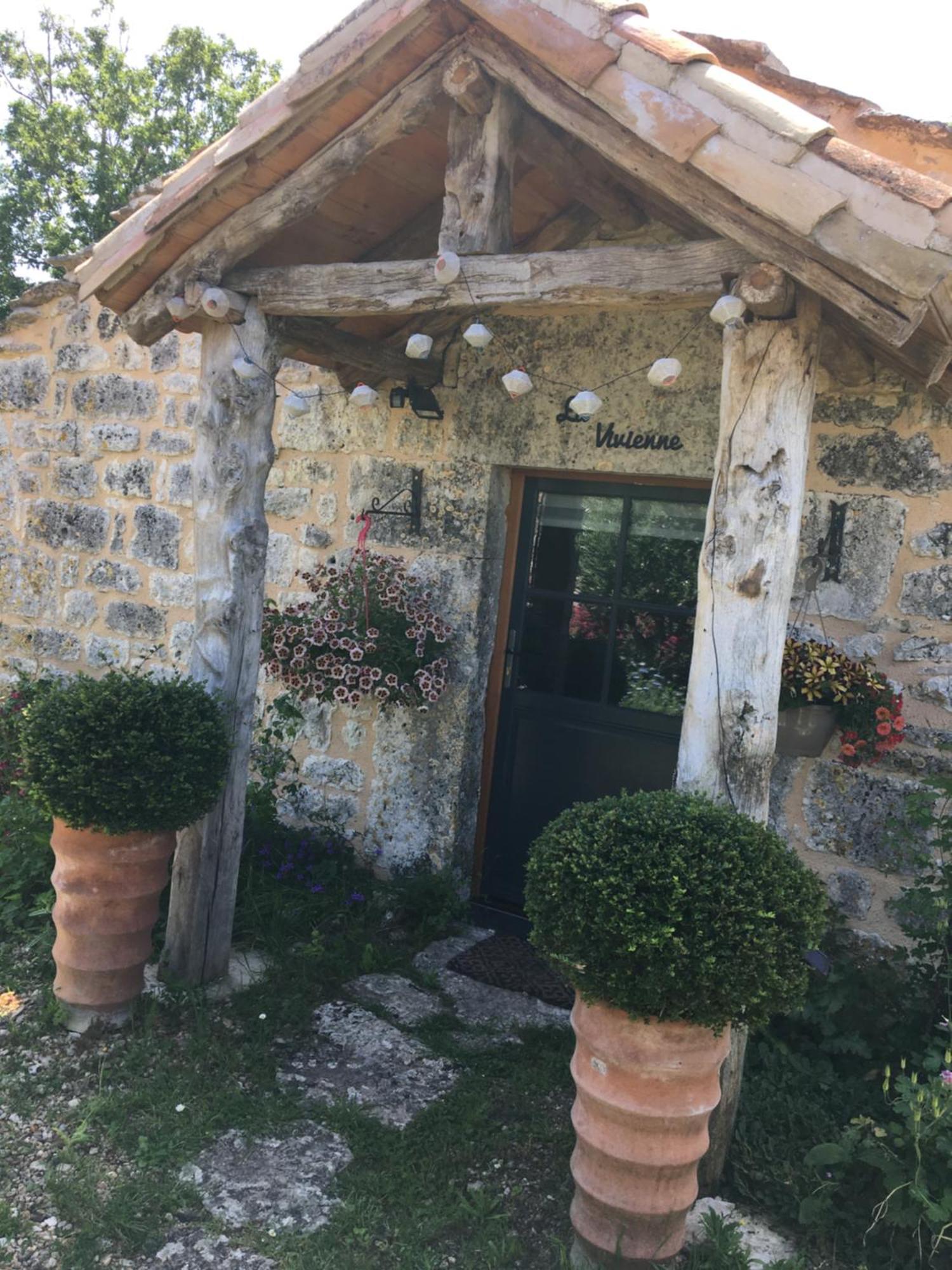 Les Gîtes Pérard Caylus Extérieur photo