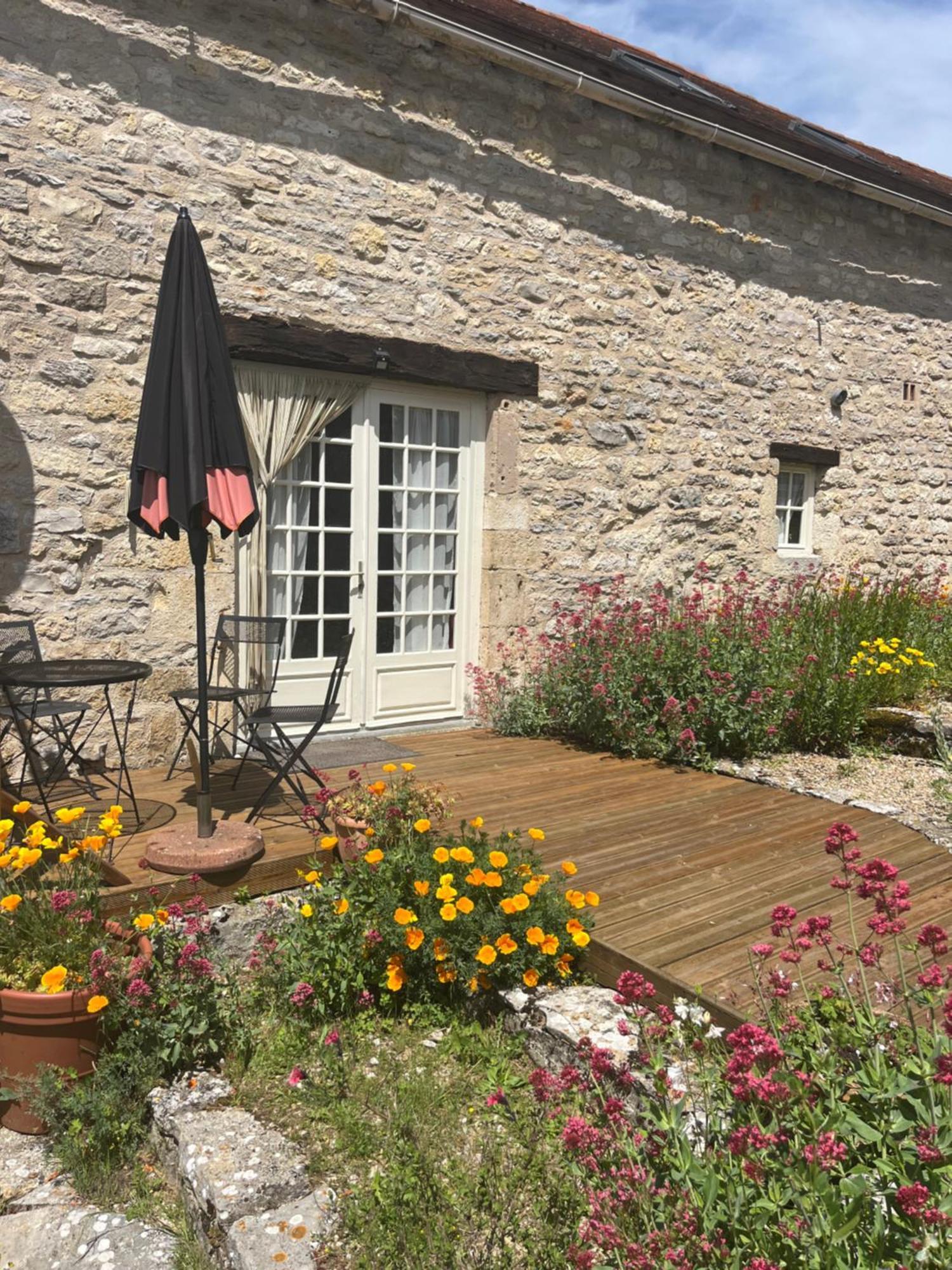 Les Gîtes Pérard Caylus Extérieur photo