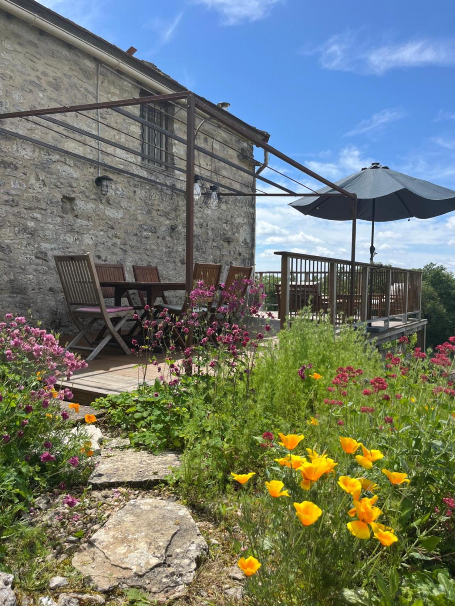 Les Gîtes Pérard Caylus Extérieur photo